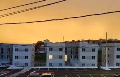 Imagem: O apartamentoe possui 2 Dormitórios, 1 Banheiro, 2 Vagas na