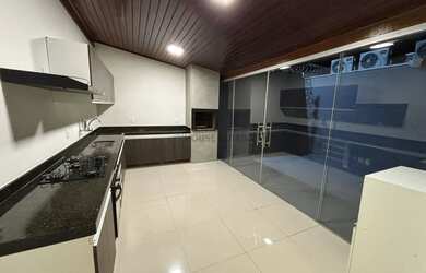 Imagem: A casa em condomínio possui 3 Dormitórios, 3 Banheiros, 2