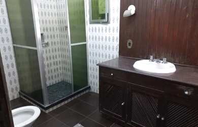 Imagem: A casa à venda possui 3 Dormitórios, 1 Banheiro, 2 Vagas na