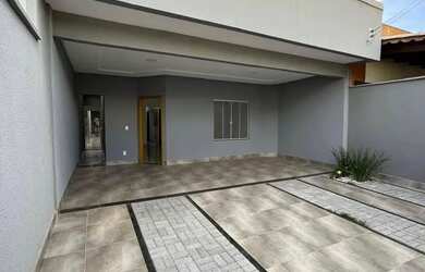 Imagem: A casa possui 3 Dormitórios, 4 Banheiros, 4 Vagas na garagem