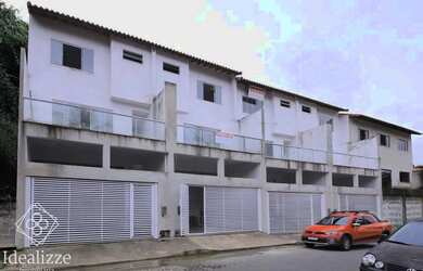 Imagem: A casa possui 3 Dormitórios, 2 Banheiros, 2 Vagas na garagem