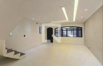 Imagem: A casa possui 3 Dormitórios, 3 Banheiros, 2 Vagas na garagem