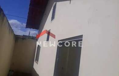 Imagem: A casa possui 2 Dormitórios, 1 Banheiro, 1 Vaga na garagem