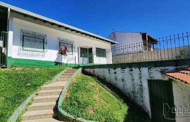 Imagem: A casa para alugar possui 3 Dormitórios, 2 Banheiros, 1 Vaga