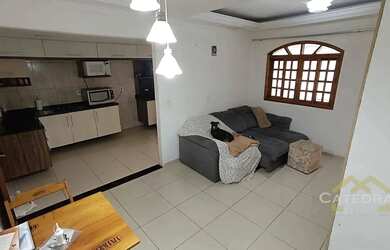 Imagem: A casa possui 3 Dormitórios, 2 Banheiros, 2 Vagas na garagem