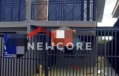 Imagem: A casa possui 3 Dormitórios, 2 Banheiros, 2 Vagas na garagem