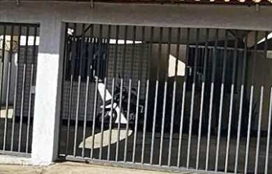 Imagem: O apartamento possui 3 Dormitórios, 1 Banheiro, 1 Vaga na garagem