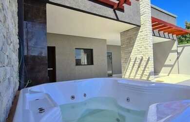 Imagem: A casa possui 3 Dormitórios, 2 Banheiros, 150m² de Área