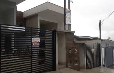 Imagem: A casa possui 3 Dormitórios, 4 Banheiros, 2 Vagas na garagem