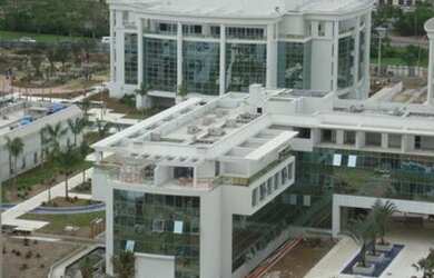 Imagem: O depósito à venda possui 5 Vagas na garagem e 200m² de Área