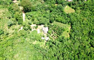 Imagem: A fazenda possui Churrasqueira, Varanda e está localizado em