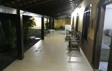 Imagem: A casa possui 1 Dormitório, 5 Vagas na garagem e está localizado