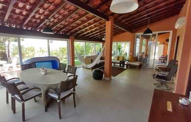 Imagem: A casa possui 5 Dormitórios, 3 Banheiros, 230m² de Área e