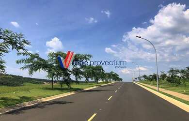 Imagem: O terreno possui 10.000m² de Área e está localizado em Loteamento