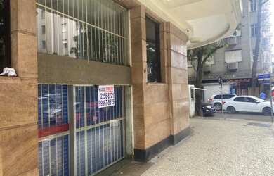 Imagem: O depósito possui 5 Vagas na garagem e 293m² de Área e está