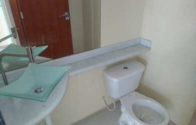 Imagem: A casa possui 2 Dormitórios, 3 Banheiros, 1 Vaga na garagem