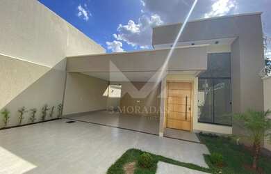 Imagem: A casa possui 3 Dormitórios, 3 Banheiros, 4 Vagas na garagem