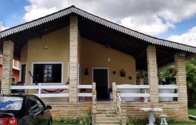 Imagem: A casa em condomínio possui 3 Dormitórios, 2 Banheiros, 3