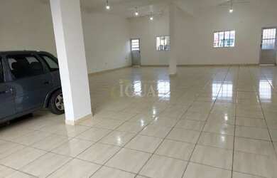 Imagem: O depósito possui 3 Vagas na garagem, 150m² de Área e está