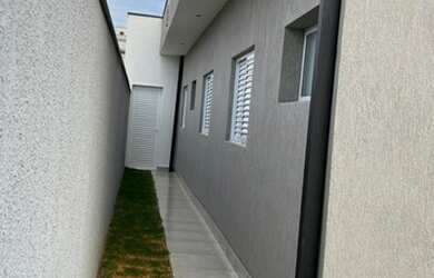 Imagem: A casa em condomínio possui 3 Dormitórios, 2 Banheiros, 4