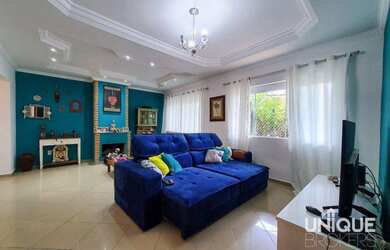 Imagem: A casa possui 3 Dormitórios, 1 Banheiro, 5 Vagas na garagem