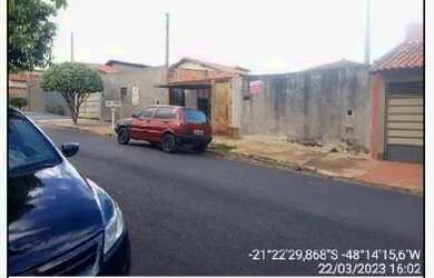 Imagem: A casa possui 1 Dormitório, 1 Banheiro, 1 Vaga na garagem