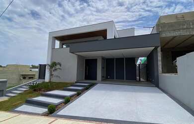 Imagem: A casa em condomínio possui 3 Dormitórios, 3 Banheiros, 4