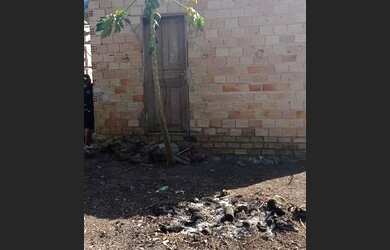 Imagem: A casa possui 2 Dormitórios e 1 Banheiro e está localizado