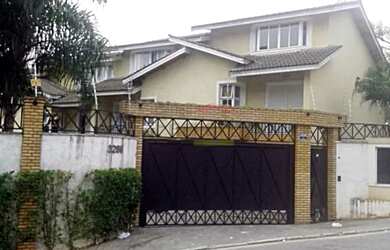 Imagem: A casa em condomínio possui 4 Dormitórios, 4 Banheiros, 2