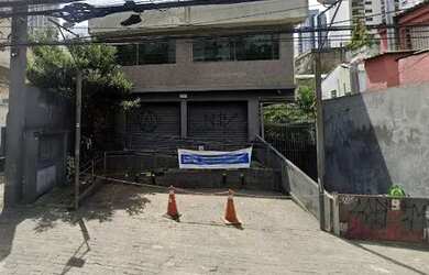 Imagem: O depósito possui 5 Vagas na garagem, 650m² de Área e está