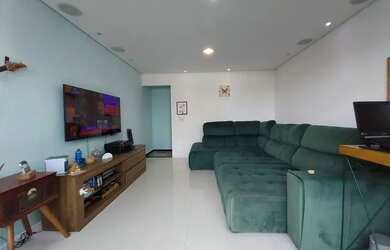 Imagem: A casa possui 3 Dormitórios, 2 Banheiros, 3 Vagas na garagem