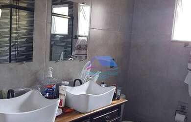 Imagem: A casa possui 3 Dormitórios, 4 Banheiros, 2 Vagas na garagem