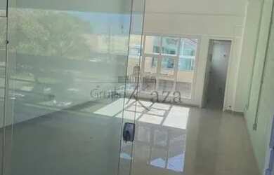 Imagem: O depósito possui 1 Vaga na garagem, 32m² de Área e está