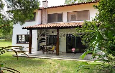 Imagem: A casa possui 3 Dormitórios, 5 Banheiros, 5 Vagas na garagem