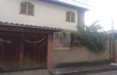 Imagem: A casa possui 4 Dormitórios, 1 Banheiro, 2 Vagas na garagem