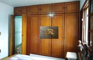 Imagem: A casa e possui 3 Dormitórios, Suítes, 4 Banheiros, 2 Vagas