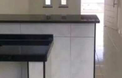 Imagem: A casa possui 2 Dormitórios, 2 Banheiros, 4 Vagas na garagem