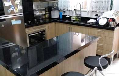 Imagem: A casa possui 3 Dormitórios, 3 Banheiros, 2 Vagas na garagem