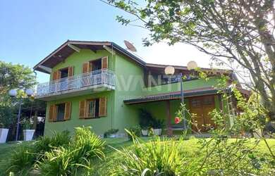 Imagem: A casa em condomínio possui 5 Dormitórios, 5 Banheiros, 2