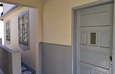 Imagem: A casa possui 2 Dormitórios, 1 Banheiro, 1 Vaga na garagem