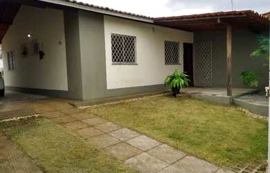 Imagem: A casa possui 2 Dormitórios, 2 Banheiros, 4 Vagas na garagem