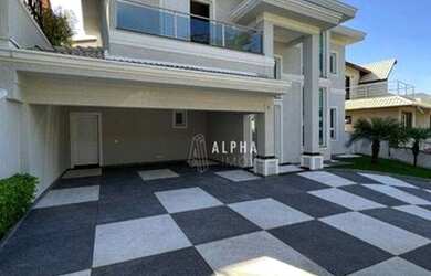 Imagem: A casa em condomínio possui 4 Dormitórios, 4 Banheiros, 5