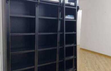 Imagem: O apartamento possui 3 Dormitórios, 1 Banheiro, 1 Vaga na garagem