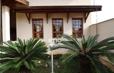 Imagem: A casa em condomínio possui 3 Dormitórios, 2 Banheiros, 2