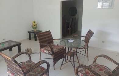 Imagem: A casa possui 3 Dormitórios, 2 Banheiros, 1 Vaga na garagem