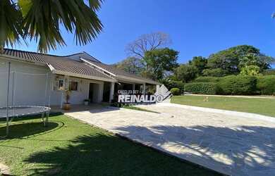 Imagem: A casa em condomínio possui 4 Dormitórios, 5 Banheiros, 2