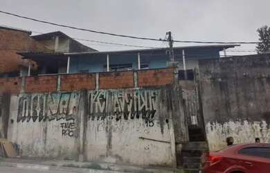 Imagem: A casae possui 2 Dormitórios, 2 Banheiros, 180-0m² de Área