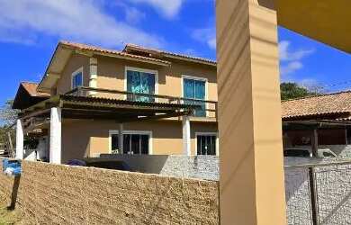 Imagem 5: Casa em Imbituba localizada no bairro Alto Arroio, situada á 150 metros...