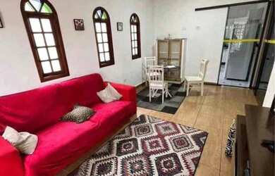 Imagem: A casa possui 3 Dormitórios, 2 Banheiros, 2 Vagas na garagem