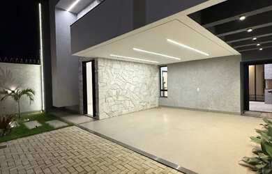 Imagem: A casa possui 3 Dormitórios, 2 Banheiros, 2 Vagas na garagem